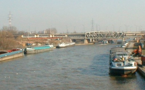 The rail bridges over the Albert canal, seen from Noorderlaan 