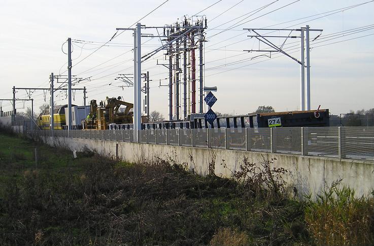 HSL km post 49.7, showing installation of the catenary at the transition between 3 kV DC and 25 kV 50 Hz power